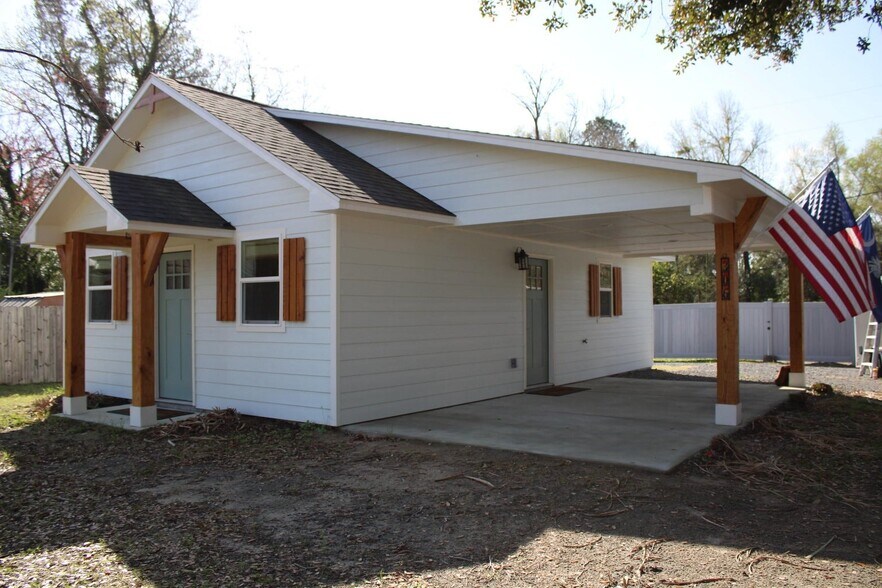 More Photos Of 306 N Live Oak Dr, Moncks Corner Flex For Sale