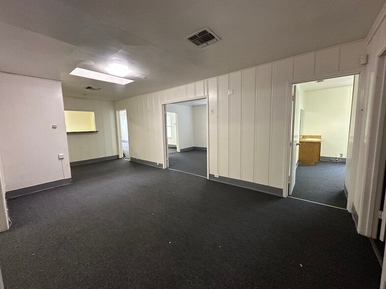 More Photos Of 6628 Crestway Dr, San Antonio Flex For Sale