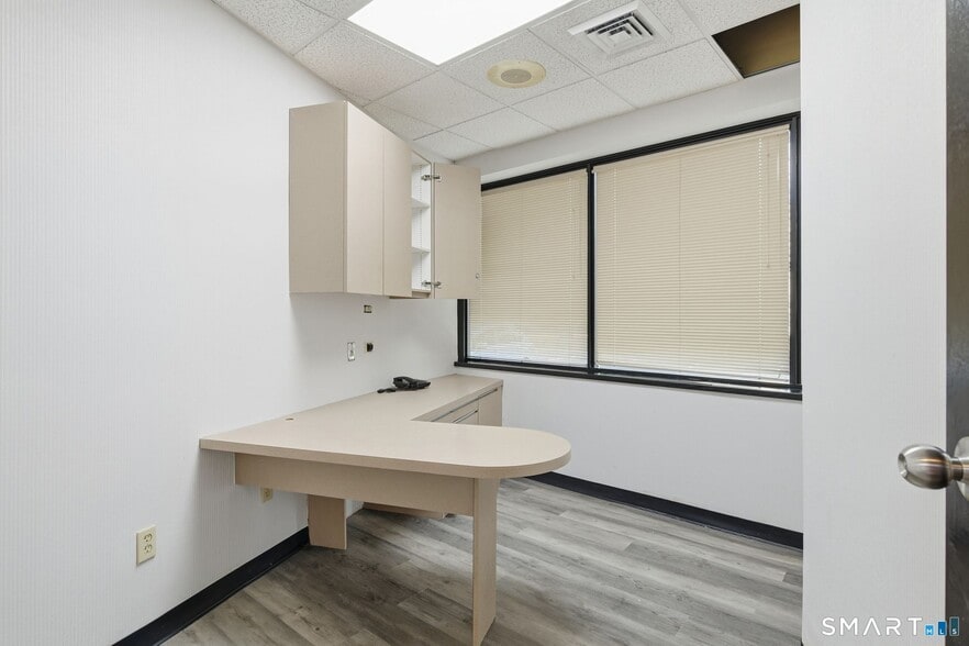 More Photos Of 3 Northwestern Dr, Bloomfield Medical For Lease