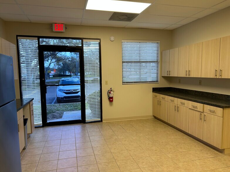 More Photos Of 1700 McMullen Booth Rd, Clearwater Unknown For Lease
