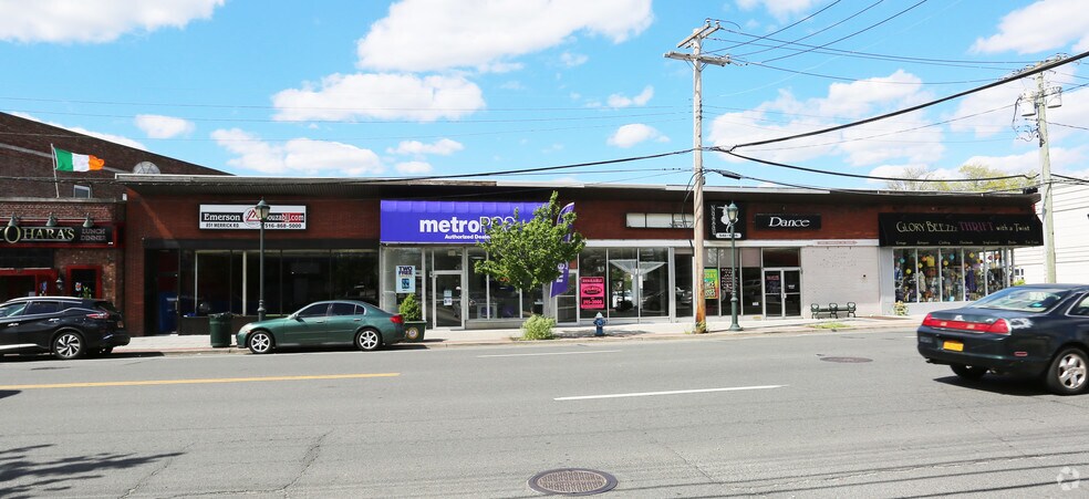 More Photos Of 851 Merrick Rd, Baldwin Storefront For Lease