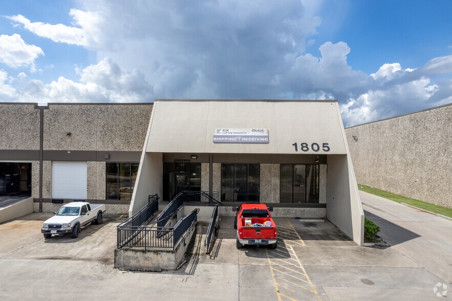 More Photos Of 1805 Turning Basin Dr, Houston Warehouse For Lease
