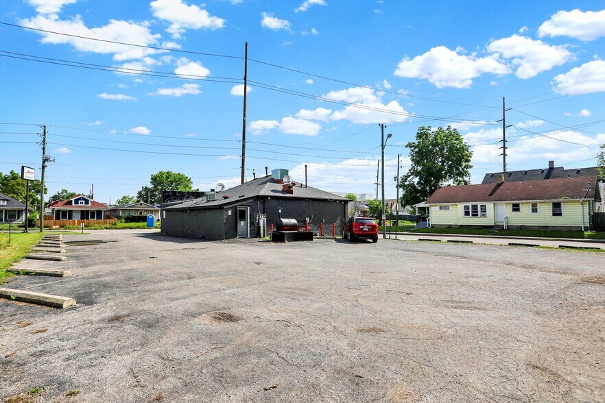 More Photos Of 2023 E Southeastern Ave, Indianapolis Restaurant For Sale