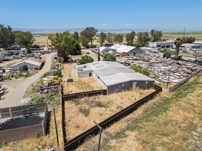 More Photos Of 245 N 7th St, Williams Light Distribution For Sale