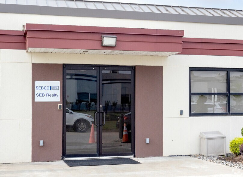 More Photos Of 5 Johnson Dr, Raritan Warehouse For Lease