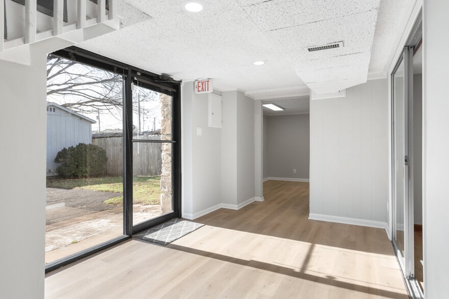 More Photos Of 130 Emmitt Ave, Madison Office For Sale