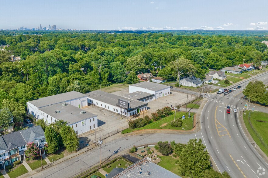 More Photos Of 1445 Cleveland Ave, East Point Showroom For Sale