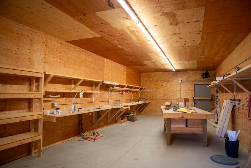 More Photos Of 24226 Lone Pine Rd, Hinckley Airport For Sale