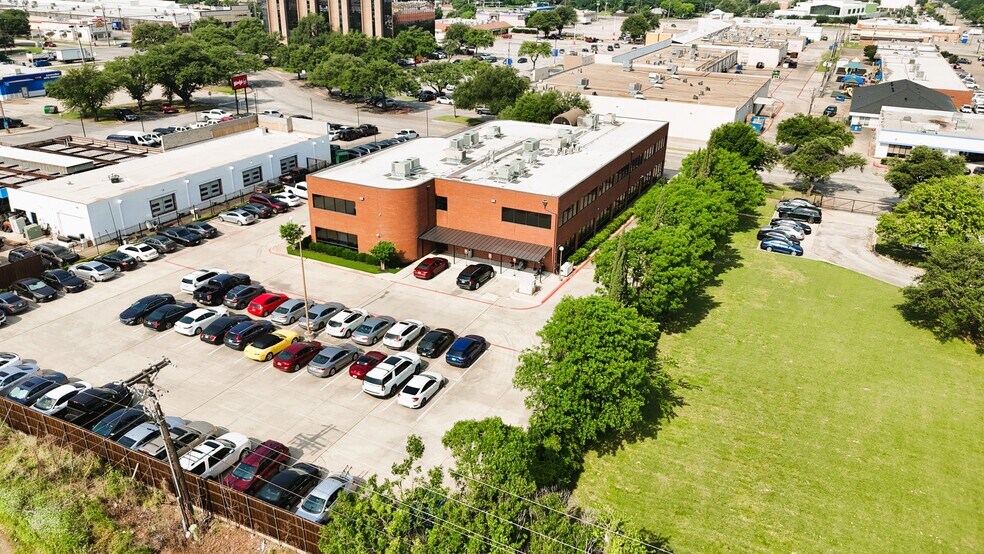 More Photos Of 1120 Metrocrest Dr, Carrollton Office For Sale