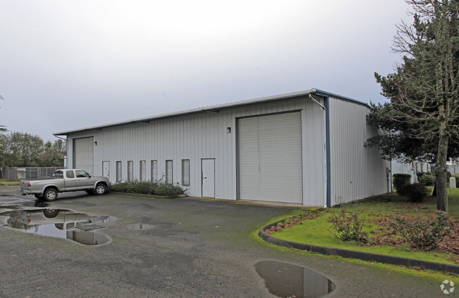 More Photos Of 2710 E Hancock St, Newberg Light Distribution For Lease