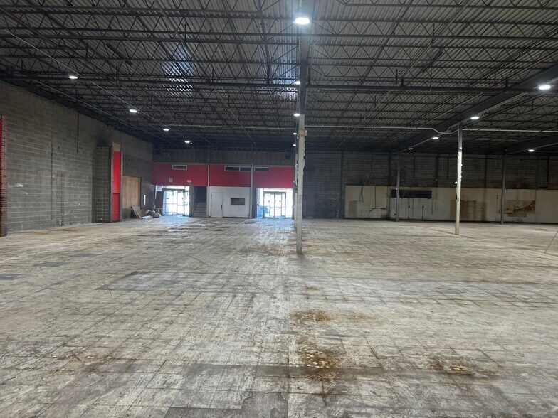 More Photos Of 1711-1741 S University Blvd, Middletown Showroom For Lease