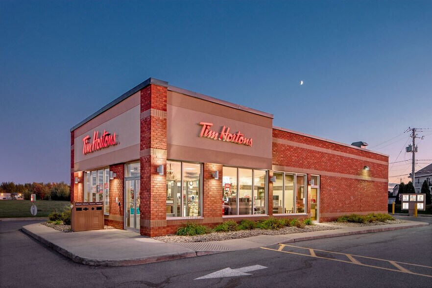 Primary Photo Of 7200 Boul Laurier, Terrebonne General Retail For Lease
