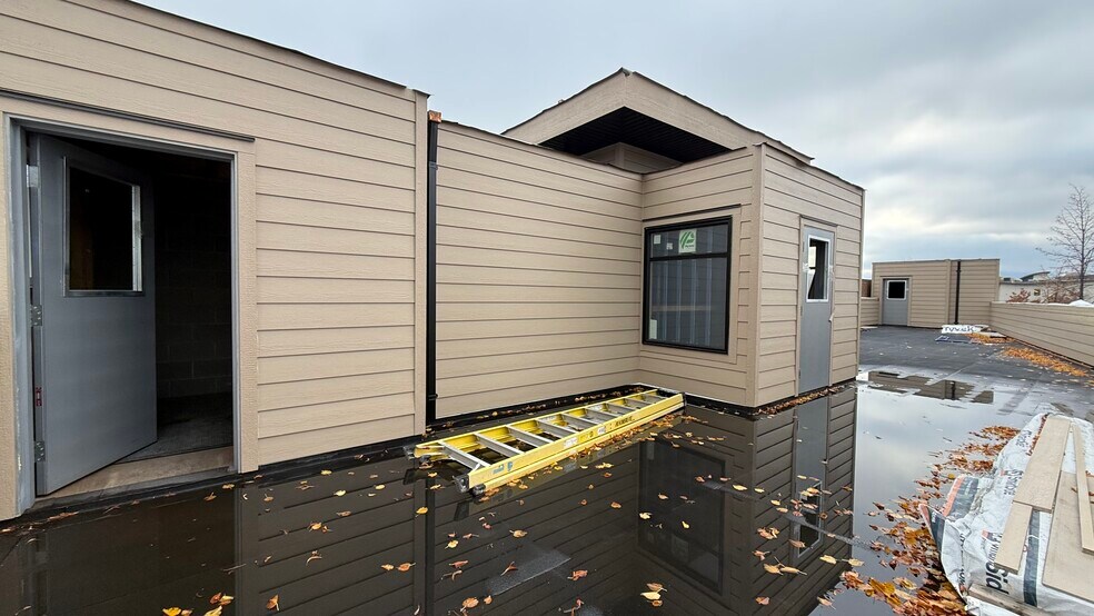 More Photos Of 1659 Water St, Kelowna General Retail For Sale