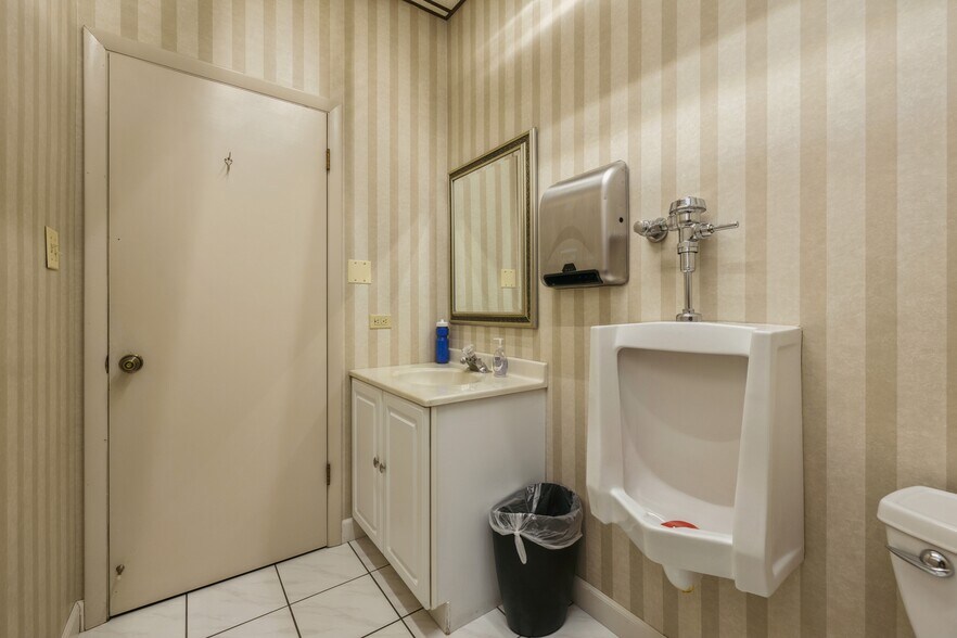 More Photos Of 8233 S Harlem Ave, Bridgeview Medical For Lease