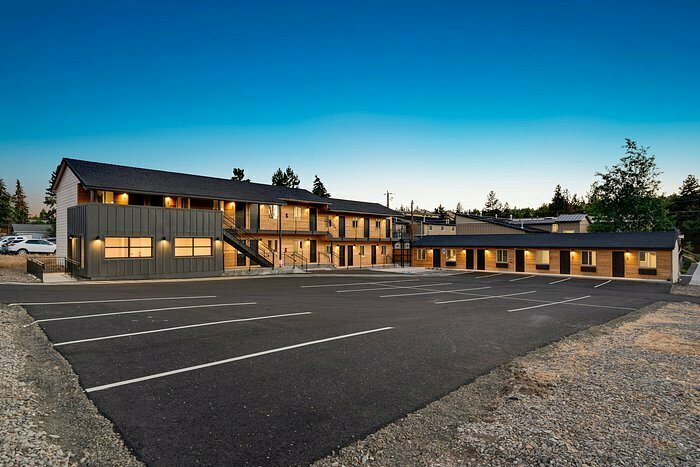 More Photos Of 2359 NE Division St, Bend Hotel For Sale