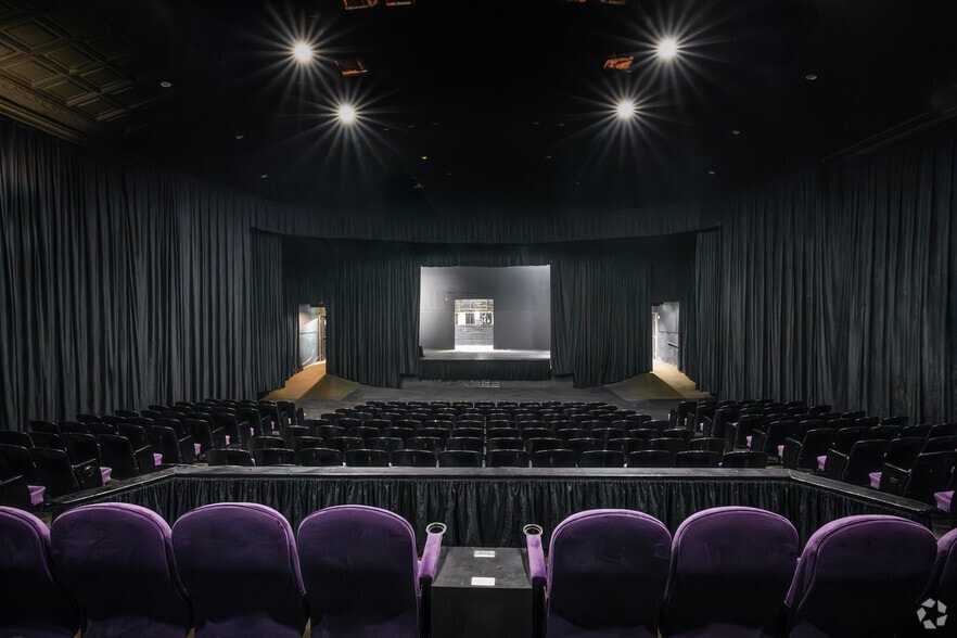 More Photos Of 2808-22 State St, Carlsbad Movie Theatre For Lease