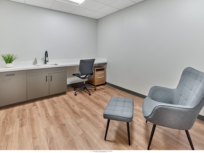 More Photos Of 100 Berwyn Park, Berwyn Unknown For Lease