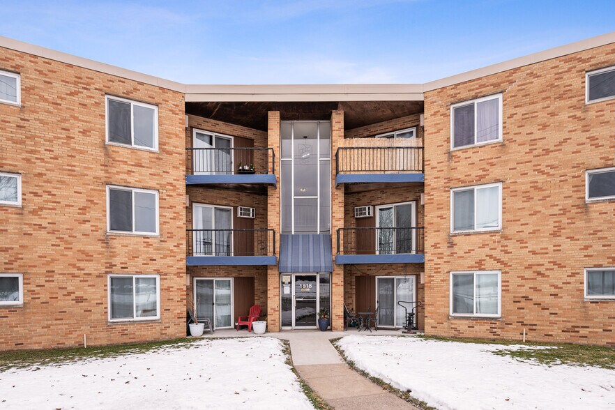 More Photos Of 1800 Larpenteur Ave W, Falcon Heights Apartments For Sale