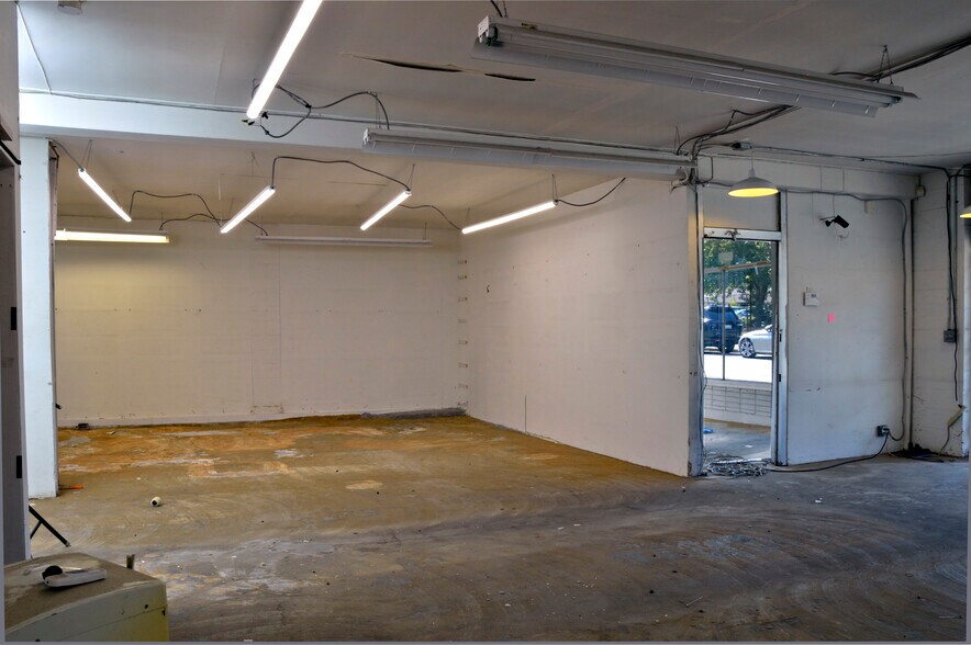 More Photos Of 4850 37th Ave S, Seattle Freestanding For Lease