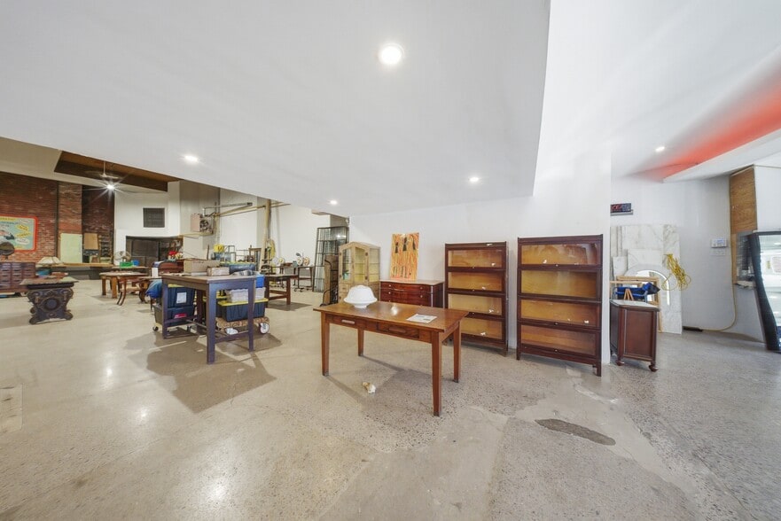 More Photos Of 195 Ottawa St N, Hamilton Storefront For Sale