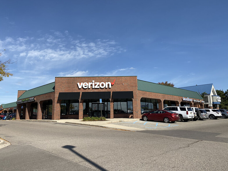 More Photos Of 2546-2612 N Squirrel Rd, Auburn Hills Freestanding For Lease