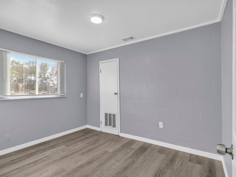 More Photos Of 301 SW 3rd Ter, Mulberry Apartments For Sale