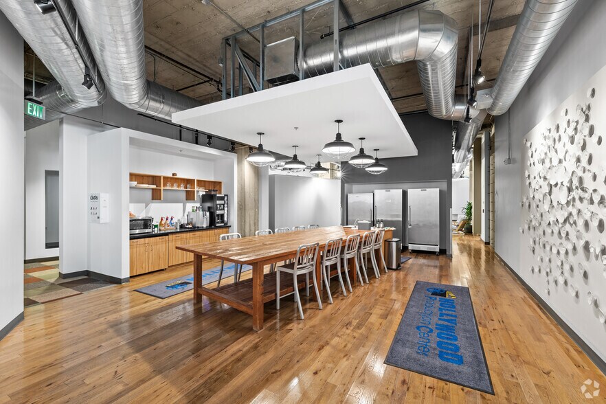 More Photos Of 300 N 3rd St, Burbank Office For Sale