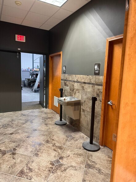 More Photos Of 4803 Michaels Dr, Appleton Freestanding For Sale