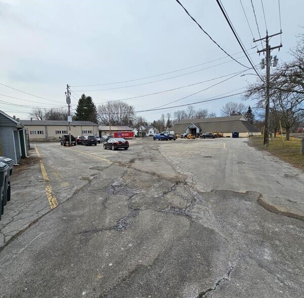 More Photos Of 12 Main St, Middleport Freestanding For Lease