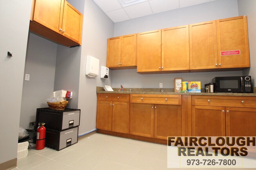 More Photos Of 505-509 Main St, Butler Storefront Retail Office For Lease