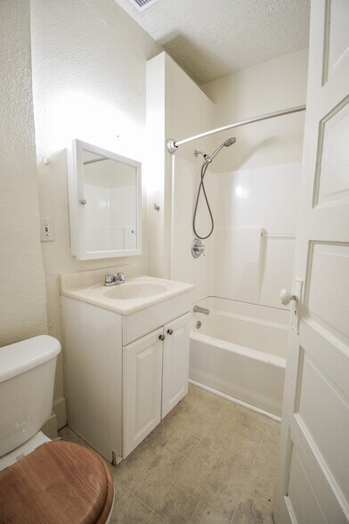 More Photos Of 4016-4024 NE 6th Ave, Portland Apartments For Sale