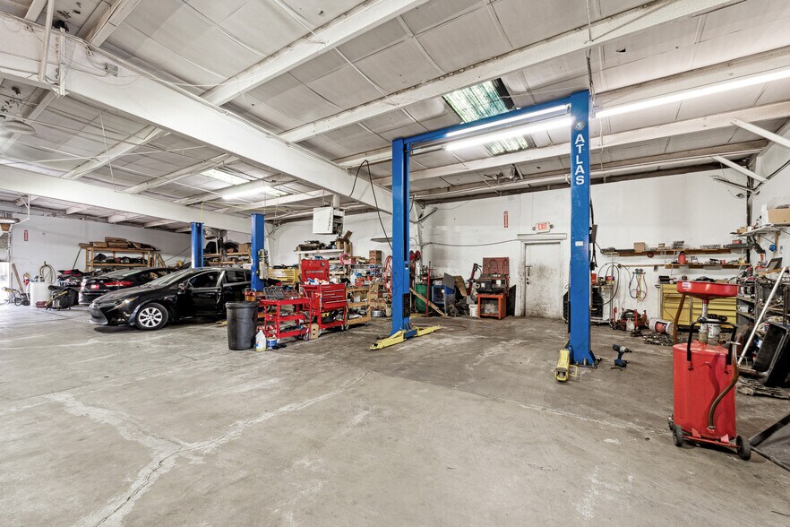 More Photos Of 3797 Lawrenceville Hwy, Tucker General Retail For Sale