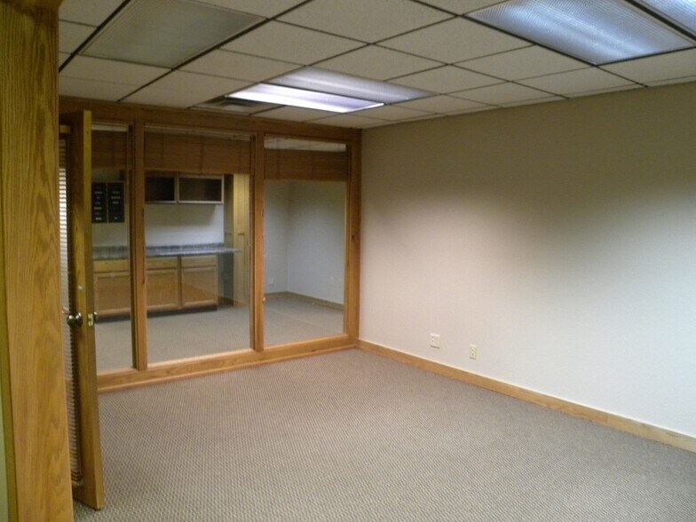 More Photos Of 305 SW Wyoming, Casper Office For Sale