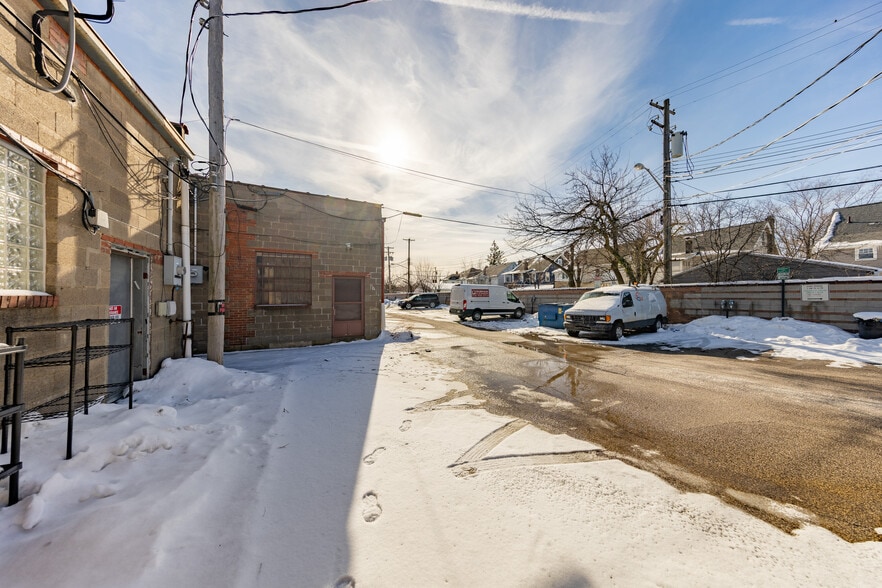 More Photos Of 2078-2080 S Taylor Rd, Cleveland Storefront For Sale