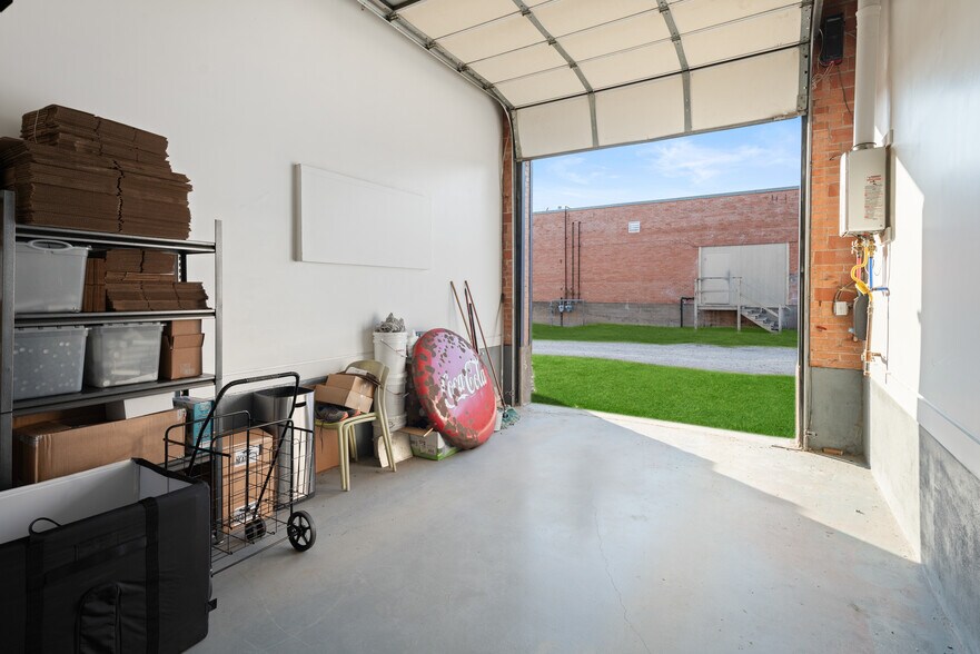 More Photos Of 127 Pittsburg St, Dallas Loft Creative Space For Lease