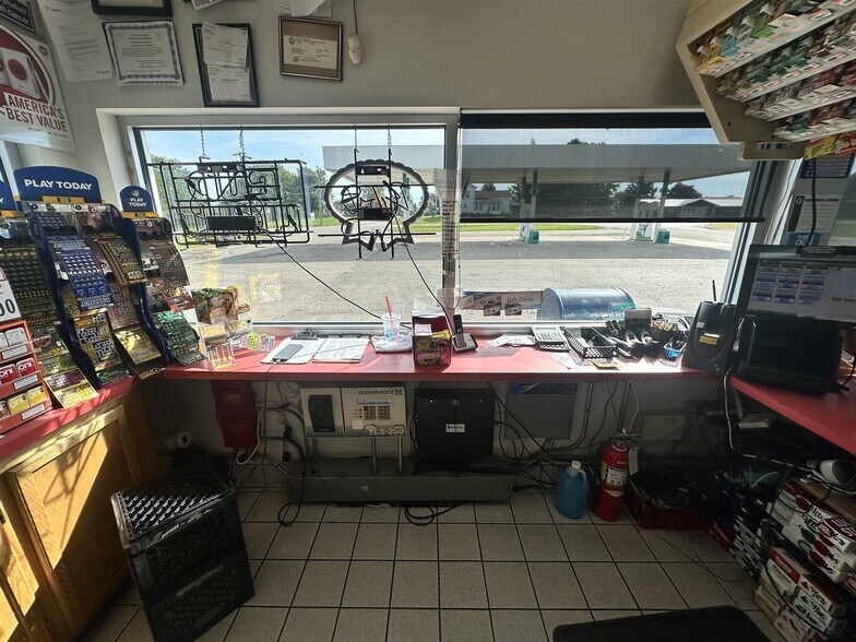 More Photos Of 12180 Center Rd, Durand Service Station For Sale