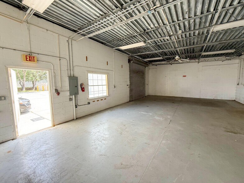 More Photos Of 7275 Waelti Dr, Melbourne Warehouse For Lease