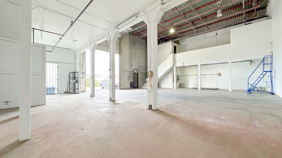 More Photos Of 7743 128 St, Surrey Warehouse For Sale