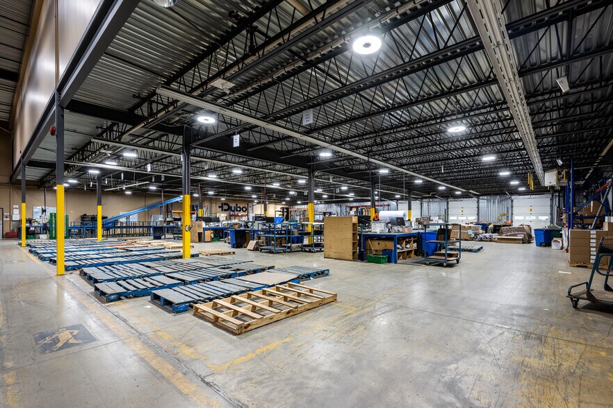More Photos Of 5780 Rue Ontario E, Montréal Warehouse For Sale