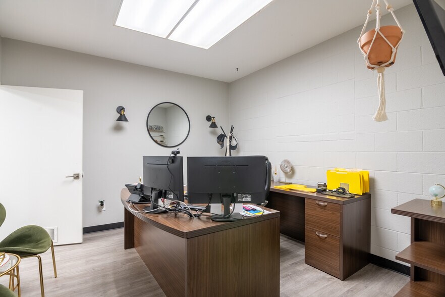 More Photos Of 2118 F St, Bakersfield Office For Sale