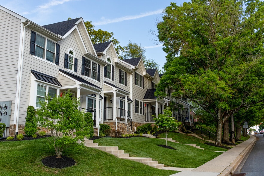 Primary Photo Of 118 New London Rd, Newark Apartments For Sale