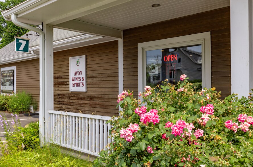 More Photos Of 120-152 Simsbury Rd, Avon Unknown For Lease