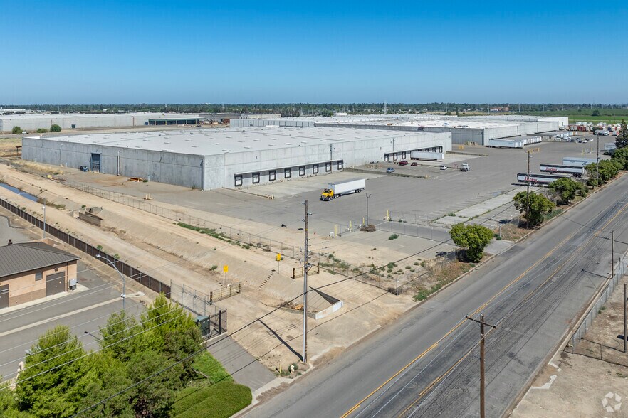 More Photos Of 415 Codoni Ave, Modesto Warehouse For Lease