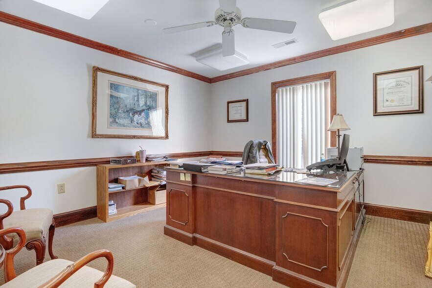 More Photos Of 112 Old Bridge St, Jacksonville Office For Sale