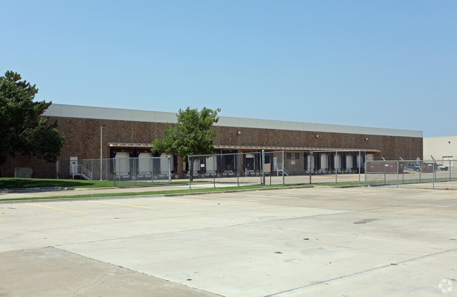 More Photos Of 2040 McKenzie Dr, Carrollton Distribution For Lease