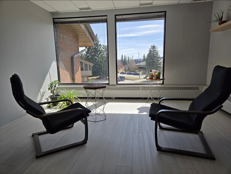More Photos Of 259 Midpark Way SE, Calgary Medical For Lease