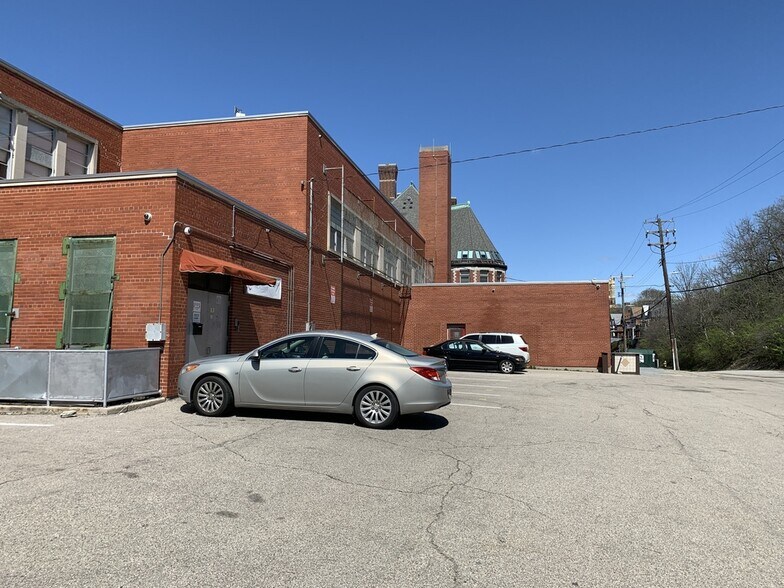 2232 Stratford Ave, Cincinnati, OH 45219 Schools For Sale