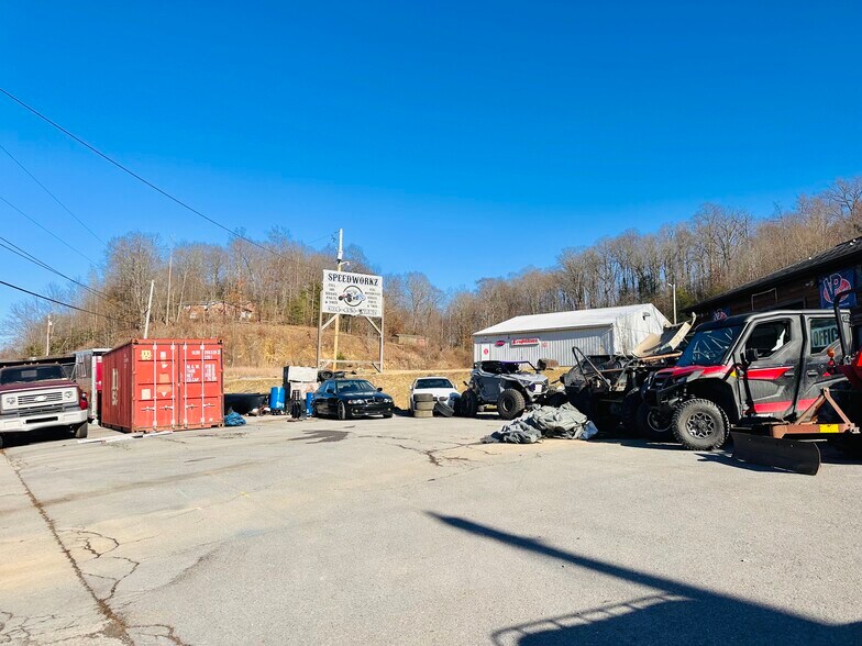 More Photos Of 178 Old Fayette rd, Oak Hill Showroom For Sale