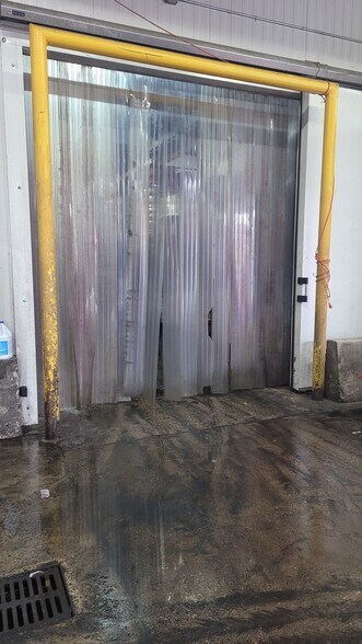 More Photos Of 7202 51st Ave, Woodside Industrial For Sale