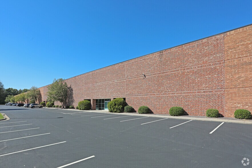 More Photos Of 6348 Burnt Poplar Rd, Greensboro Warehouse For Lease